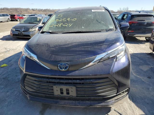 TOYOTA SIENNA LE 2021