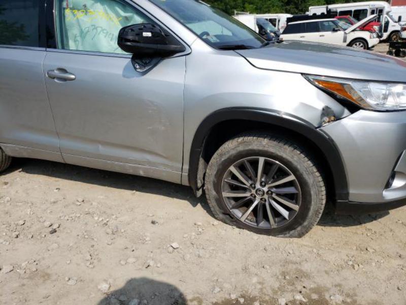 TOYOTA HIGHLANDER SE 2018