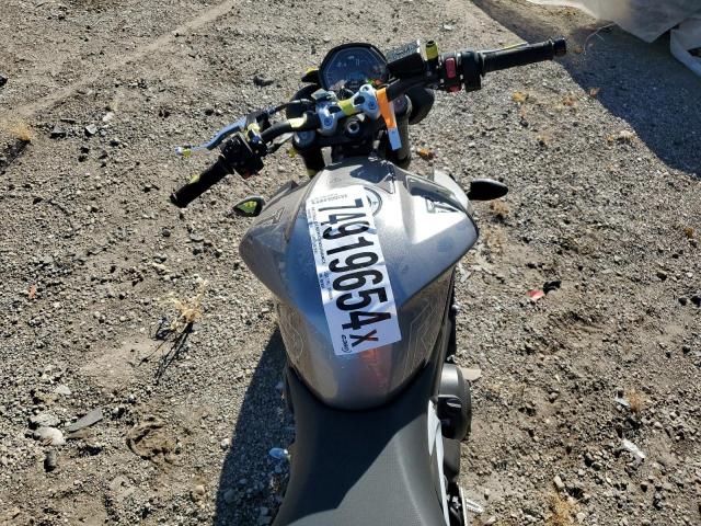 TRIUMPH STREET TRIPLE 765 R 2024