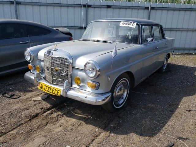 1966 MERCEDES-BENZ 200
