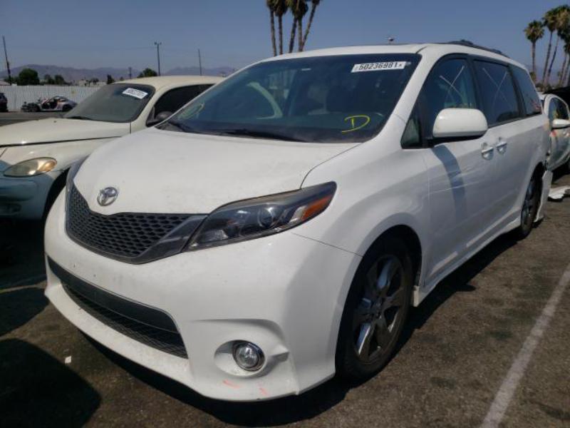 2017 TOYOTA SIENNA SE
