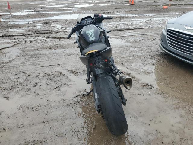 SUZUKI GSX800 F 2024