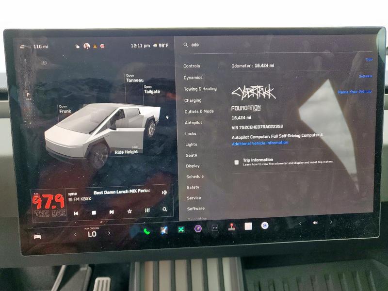 TESLA CYBERTRUCK 2024