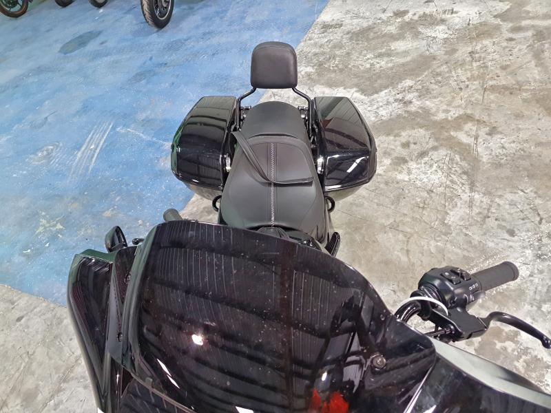 HARLEY-DAVIDSON FLHX 2025