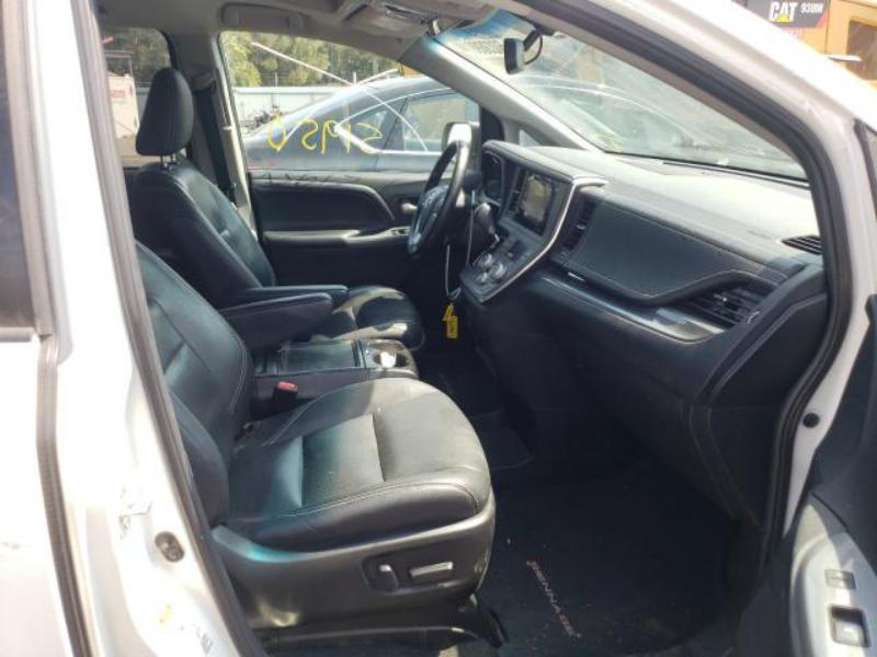 2017 TOYOTA SIENNA SE