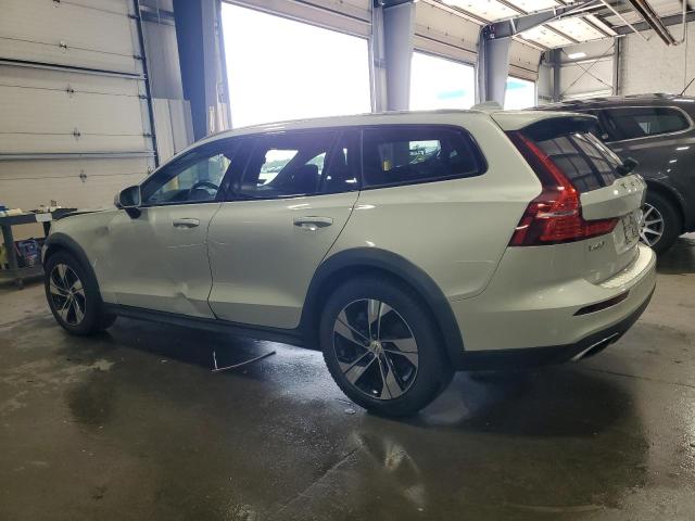 VOLVO V60 CROSS COUNTRY T5 MOMENTUM 2019