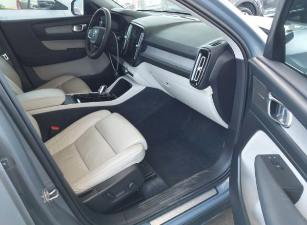 VOLVO XC40 B5 ULTIMATE DARK THEME 2023