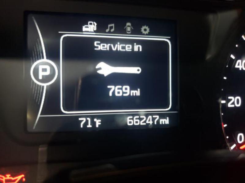 KIA SORENTO LX 2017