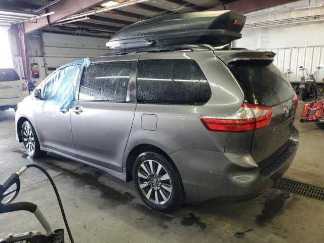 TOYOTA SIENNA LE 2019