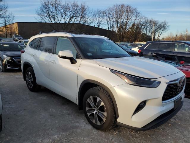 TOYOTA HIGHLANDER XLE 2021