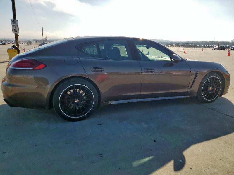 PORSCHE PANAMERA GTS 2016