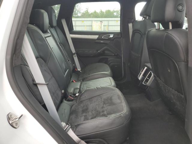 PORSCHE CAYENNE GTS 2016