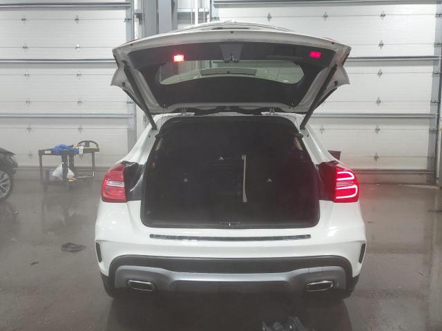 MERCEDES-BENZ GLA 250 4MATIC 20155