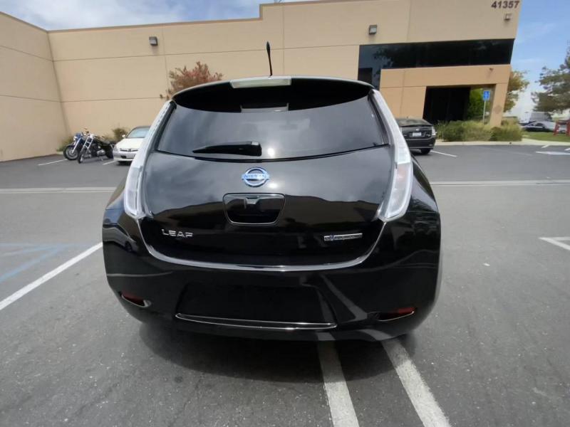 2014 Nissan LEAF HATCHBACK S