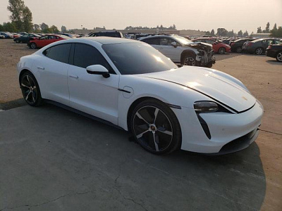 PORSCHE TAYCAN 2021