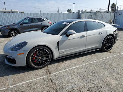 PORSCHE PANAMERA GTS 2020