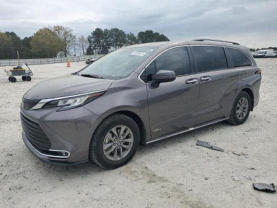 TOYOTA SIENNA XLE 2021