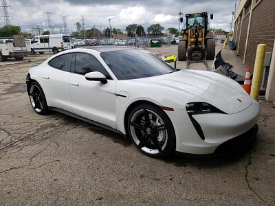 PORSCHE TAYCAN 2021